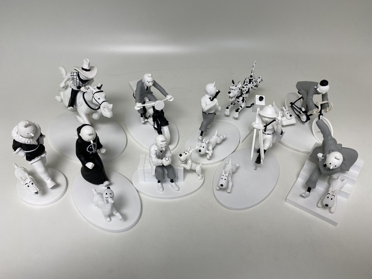 Figurines tintin - la collection officielle-hors-série noir &  blanc-moulinsart-aroutcheff-st emmet-fariboles-leblon-pixi - Moulinsart -  Raiarox