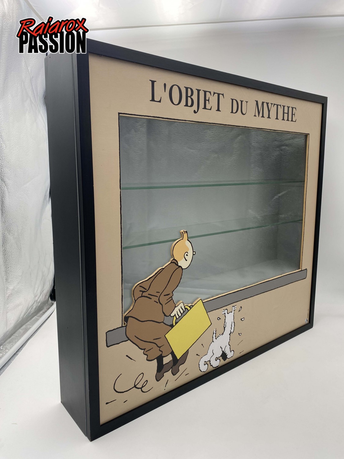 VITRINE / OBJETS DU MYTHE TINTIN